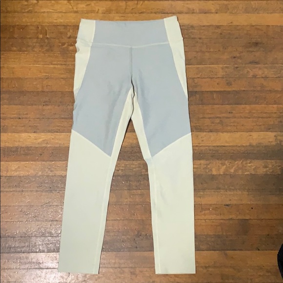 Outdoor Voices Pants - NWOT Outdoor voices cropped leggings Outdoor Voices Pants - NWOT Outdoor voices cropped leggings
